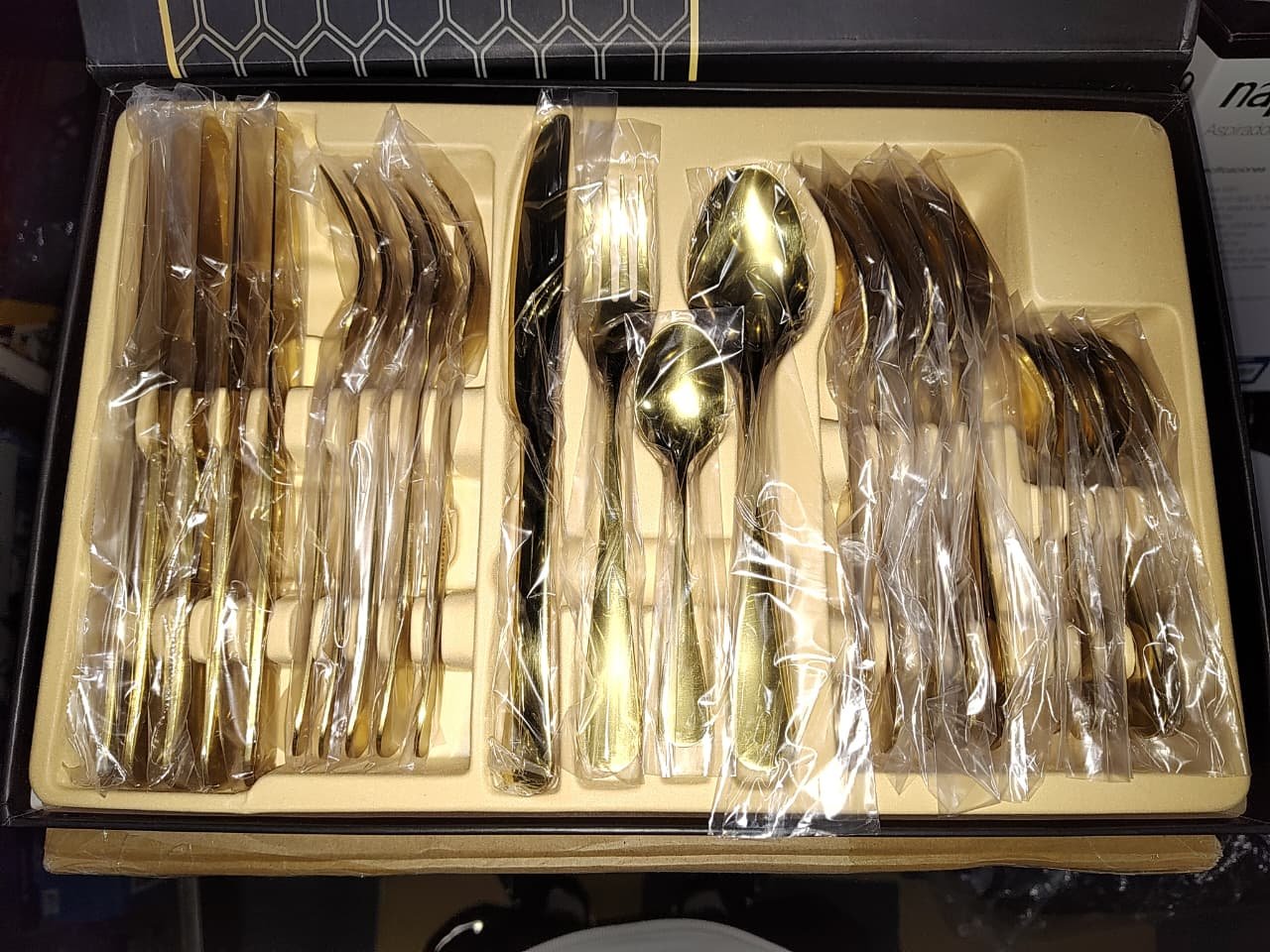 Set de utensilios dorados de lujo