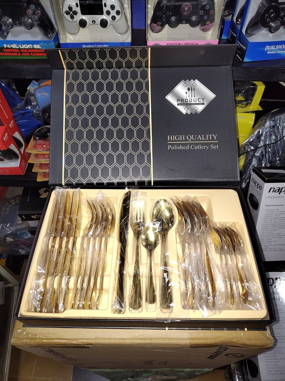 Set de utensilios dorados de lujo - Image 2